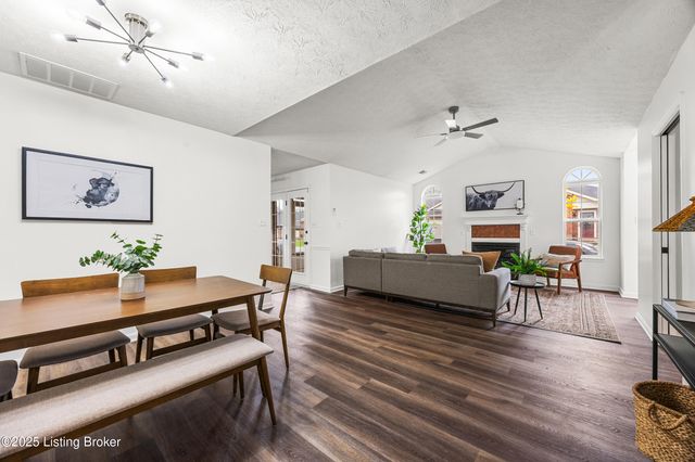 11403 Ridge Lake Dr, Louisville, KY 40272