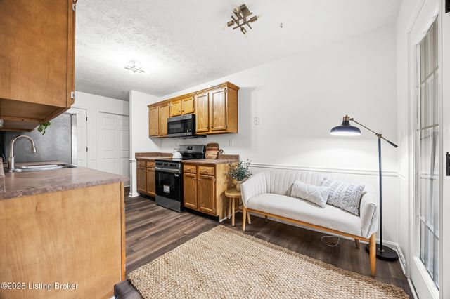 11403 Ridge Lake Dr, Louisville, KY 40272