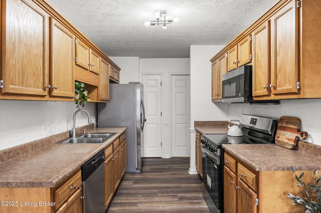 11403 Ridge Lake Dr, Louisville, KY 40272