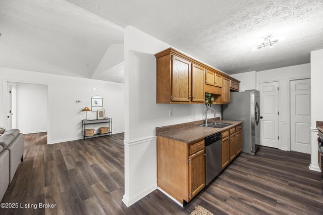 11403 Ridge Lake Dr, Louisville, KY 40272