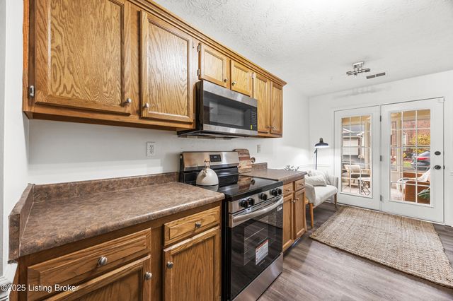 11403 Ridge Lake Dr, Louisville, KY 40272