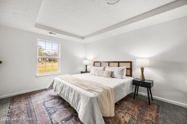 11403 Ridge Lake Dr, Louisville, KY 40272