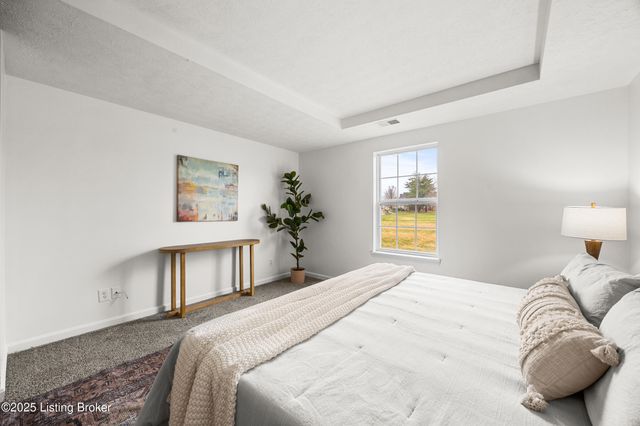 11403 Ridge Lake Dr, Louisville, KY 40272