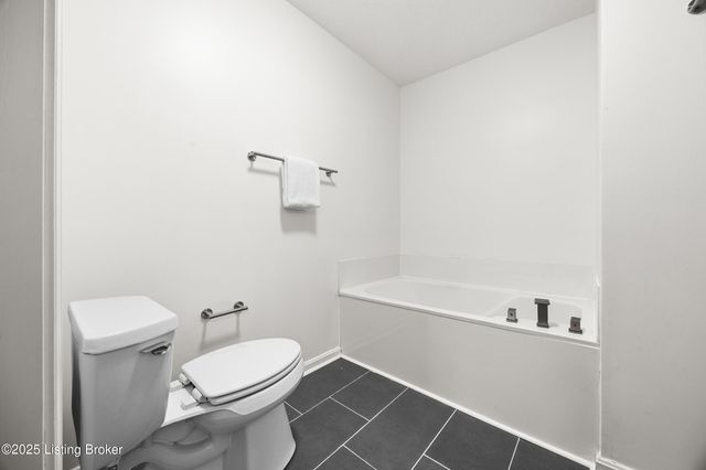 11403 Ridge Lake Dr, Louisville, KY 40272