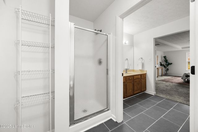 11403 Ridge Lake Dr, Louisville, KY 40272