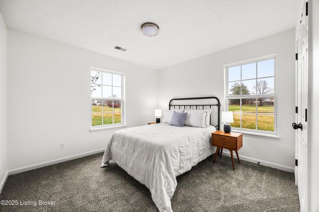 11403 Ridge Lake Dr, Louisville, KY 40272