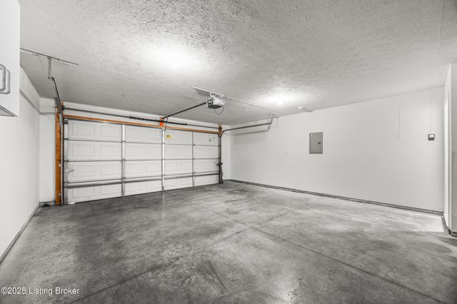 11403 Ridge Lake Dr, Louisville, KY 40272