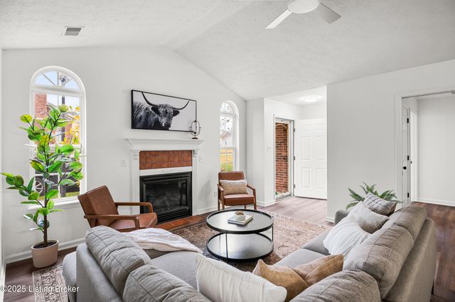 11403 Ridge Lake Dr, Louisville, KY 40272