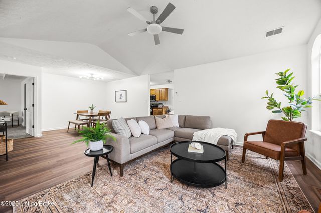 11403 Ridge Lake Dr, Louisville, KY 40272