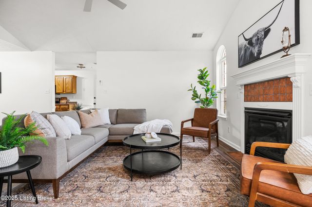 11403 Ridge Lake Dr, Louisville, KY 40272