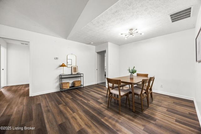 11403 Ridge Lake Dr, Louisville, KY 40272