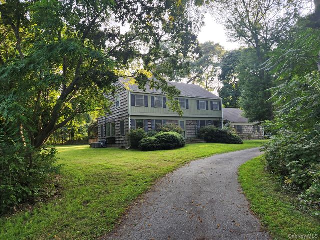 11 Smith Lane, Saint James, NY 11780