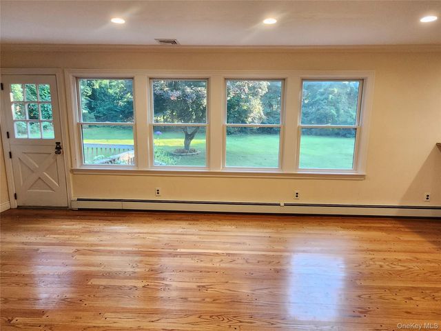 11 Smith Lane, Saint James, NY 11780