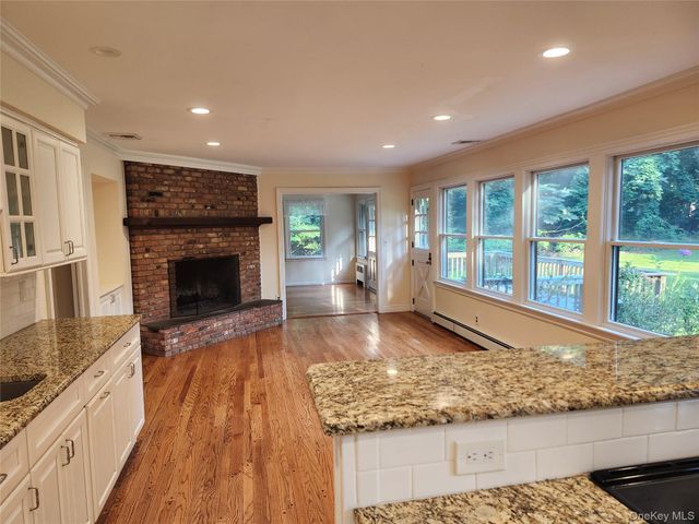 11 Smith Lane, Saint James, NY 11780