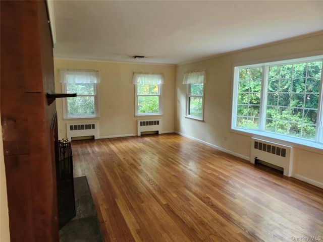 11 Smith Lane, Saint James, NY 11780
