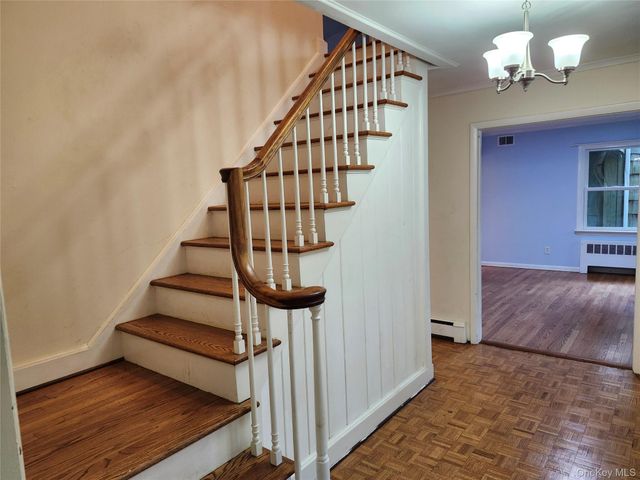 11 Smith Lane, Saint James, NY 11780