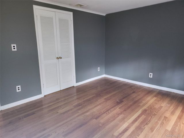 11 Smith Lane, Saint James, NY 11780