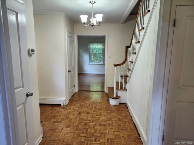 11 Smith Lane, Saint James, NY 11780