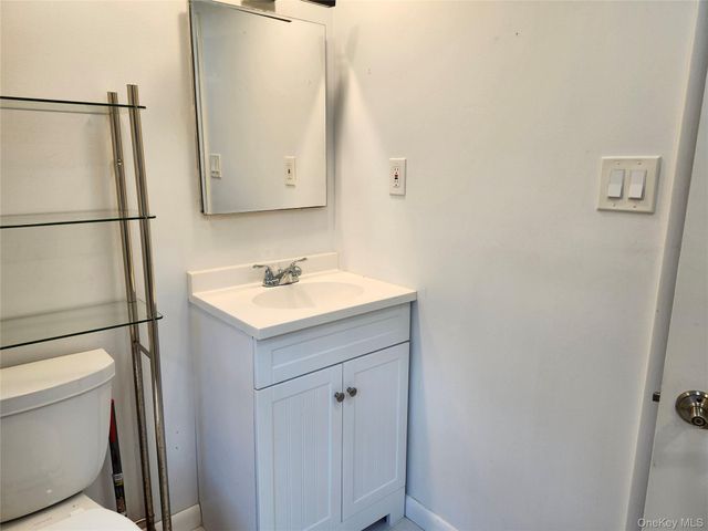 11 Smith Lane, Saint James, NY 11780