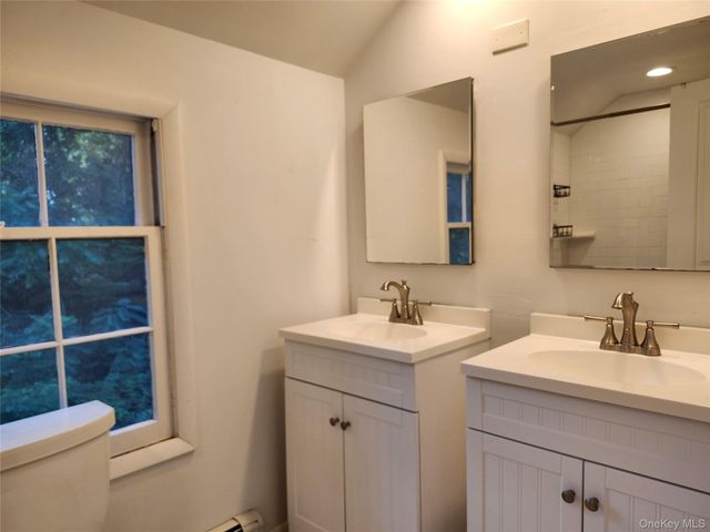 11 Smith Lane, Saint James, NY 11780