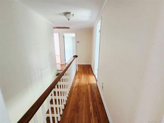 11 Smith Lane, Saint James, NY 11780