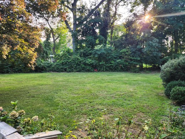 11 Smith Lane, Saint James, NY 11780