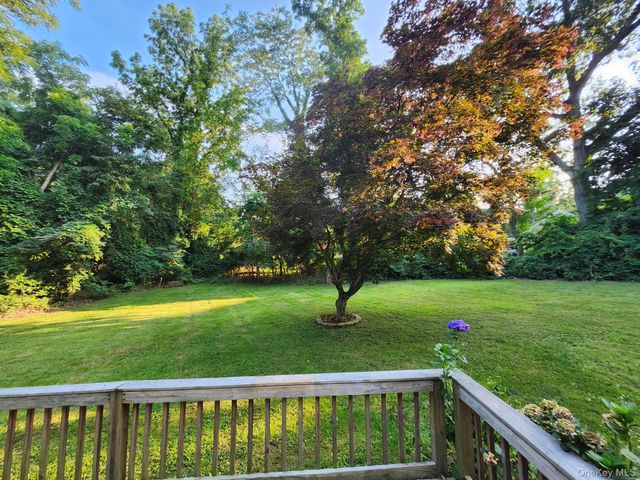 11 Smith Lane, Saint James, NY 11780
