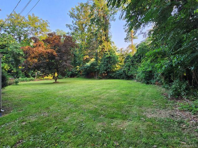 11 Smith Lane, Saint James, NY 11780