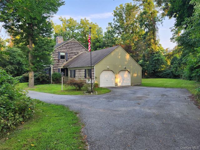 11 Smith Lane, Saint James, NY 11780