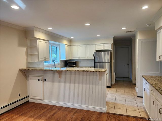 11 Smith Lane, Saint James, NY 11780