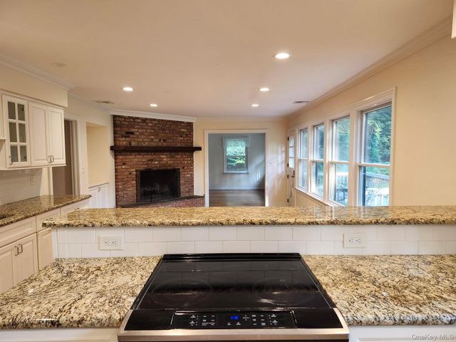 11 Smith Lane, Saint James, NY 11780