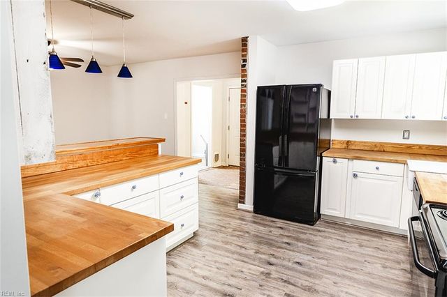 2212 Windom PL, Virginia Beach, VA 23454