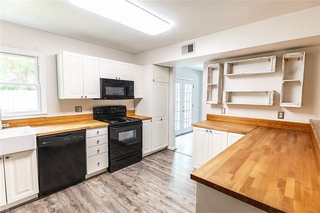 2212 Windom PL, Virginia Beach, VA 23454
