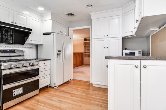 35 Blackberry Lane, Framingham, MA 01701