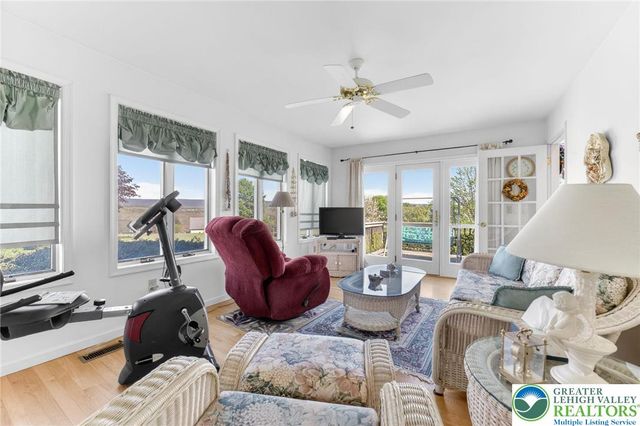 353 Beaver Run Drive, Bushkill Twp, PA 18064
