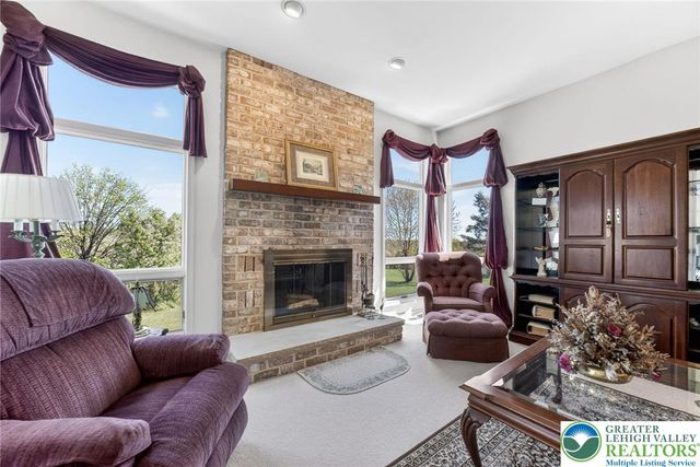 353 Beaver Run Drive, Bushkill Twp, PA 18064