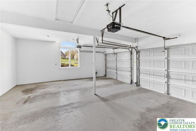 353 Beaver Run Drive, Bushkill Twp, PA 18064