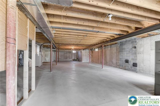 353 Beaver Run Drive, Bushkill Twp, PA 18064