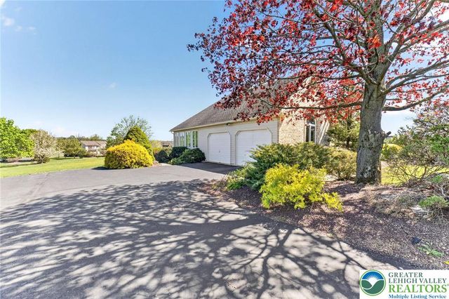 353 Beaver Run Drive, Bushkill Twp, PA 18064