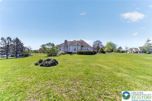 353 Beaver Run Drive, Bushkill Twp, PA 18064