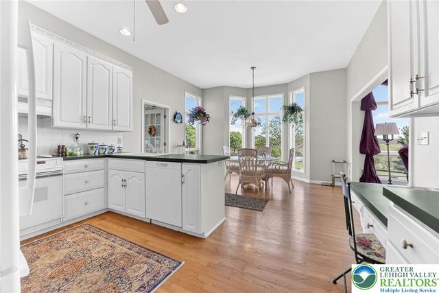 353 Beaver Run Drive, Bushkill Twp, PA 18064