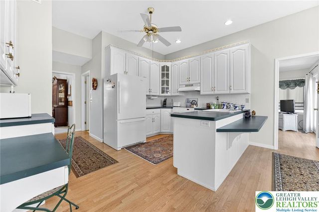 353 Beaver Run Drive, Bushkill Twp, PA 18064