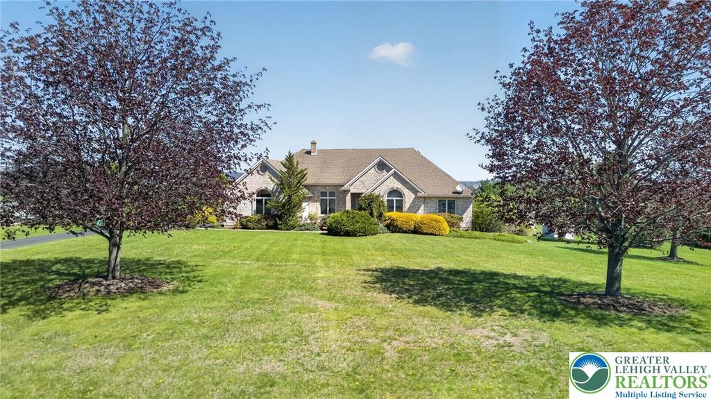 353 Beaver Run Drive, Bushkill Twp, PA 18064