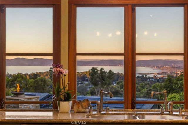 4 Yellow Brick Rd, Rancho Palos Verdes, CA 90275