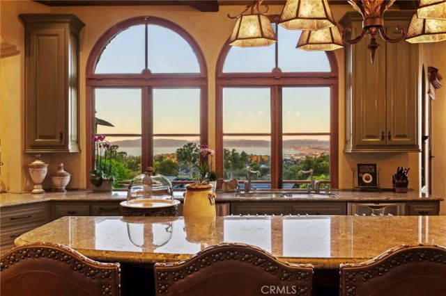 4 Yellow Brick Rd, Rancho Palos Verdes, CA 90275