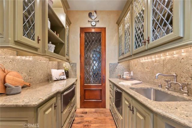 4 Yellow Brick Rd, Rancho Palos Verdes, CA 90275