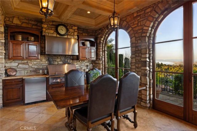 4 Yellow Brick Rd, Rancho Palos Verdes, CA 90275