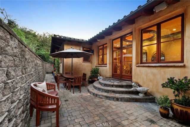 4 Yellow Brick Rd, Rancho Palos Verdes, CA 90275