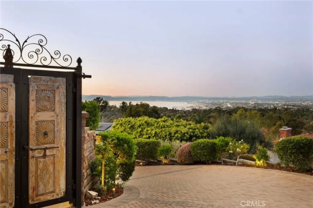 4 Yellow Brick Rd, Rancho Palos Verdes, CA 90275