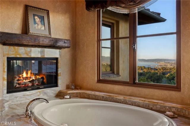 4 Yellow Brick Rd, Rancho Palos Verdes, CA 90275